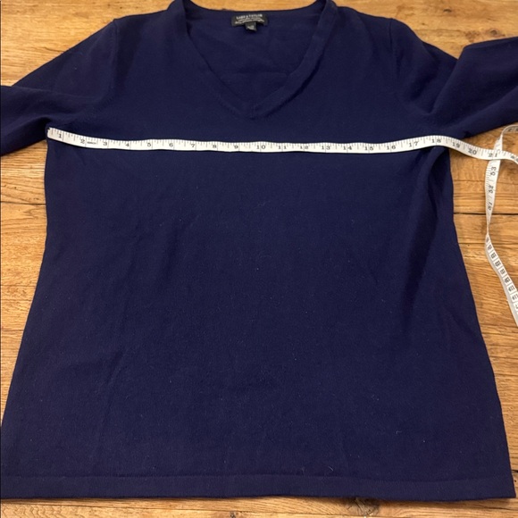 Lord and Taylor 100% Extra Fine Merino Wool Sweater V Neck - Picture 4 of 5